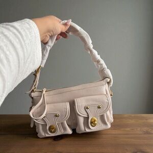 Double pocket turn lock retro design Elegant Cream Handbag with Gold Accents